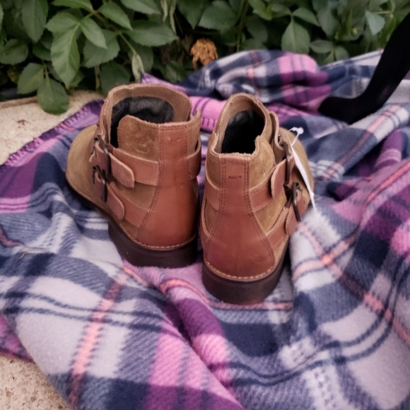 Levi's Nubuck Leather Booties - Picture 3 of 6